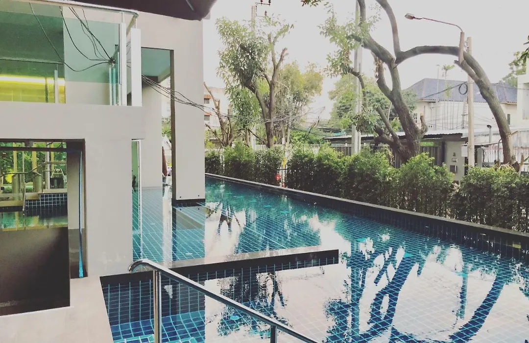 The Lux Ladprao 10-1